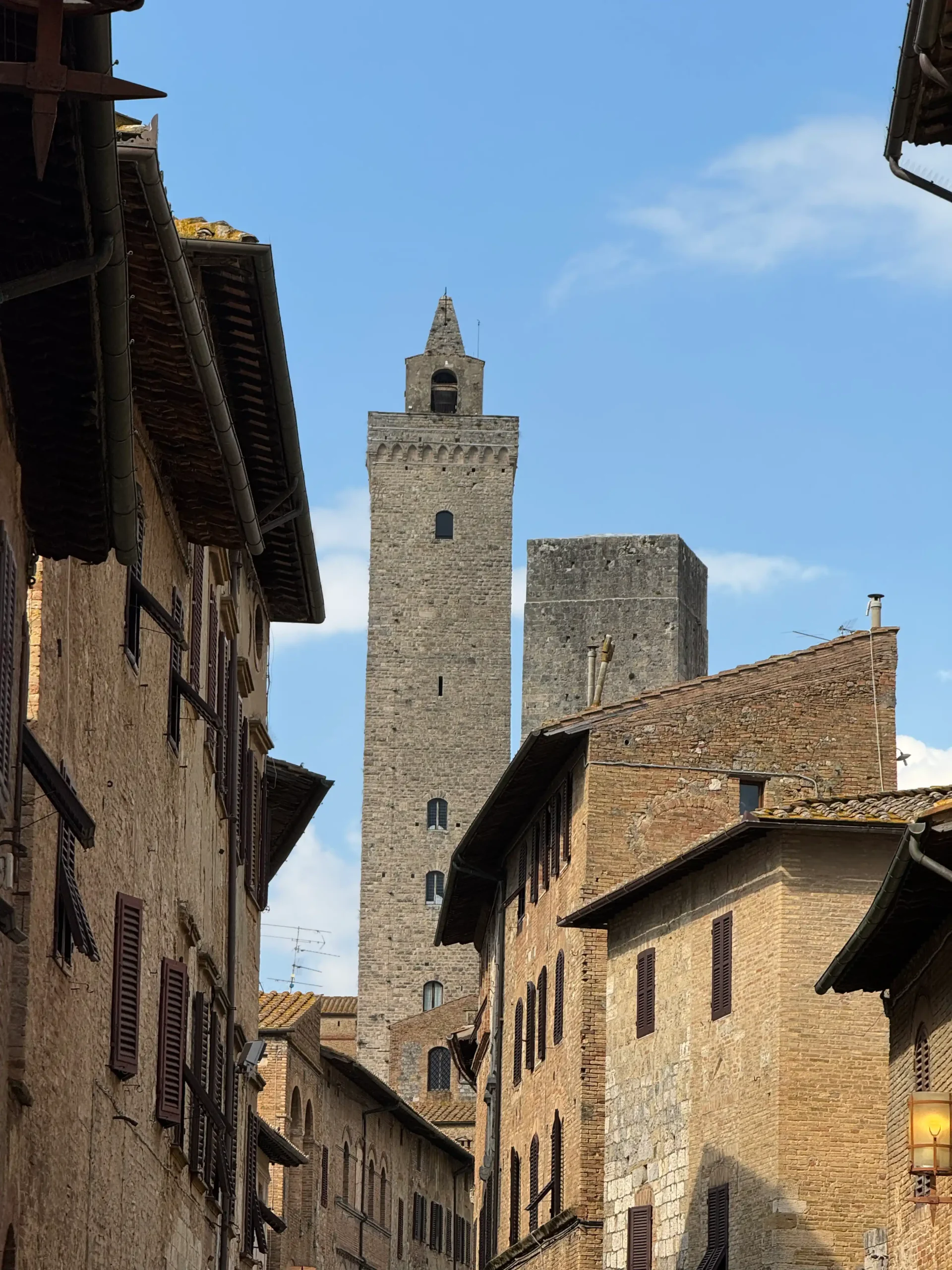 Toskana su kūdikiu: 4 naktys Chianti regione (patirtis 2026) San Gimignano bokštai — UNESCO paveldas, viduramžių dangoraižiai Toskanoje